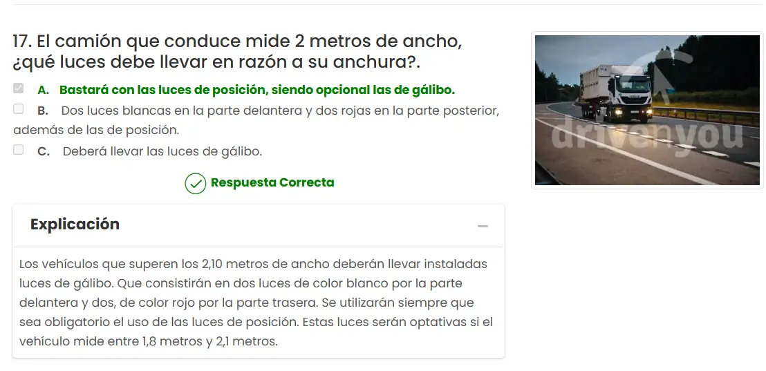 Captura de pantalla mostrando la explicación detallada de una pregunta del test de Camión en DrivenYou